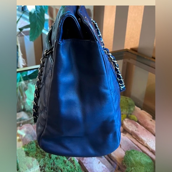 Chanel Blue Lambskin Hampton Bag - Picture 6 of 13
